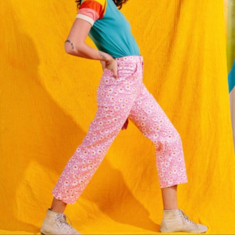 Big Bud Press Pink Floral Cropped Pants